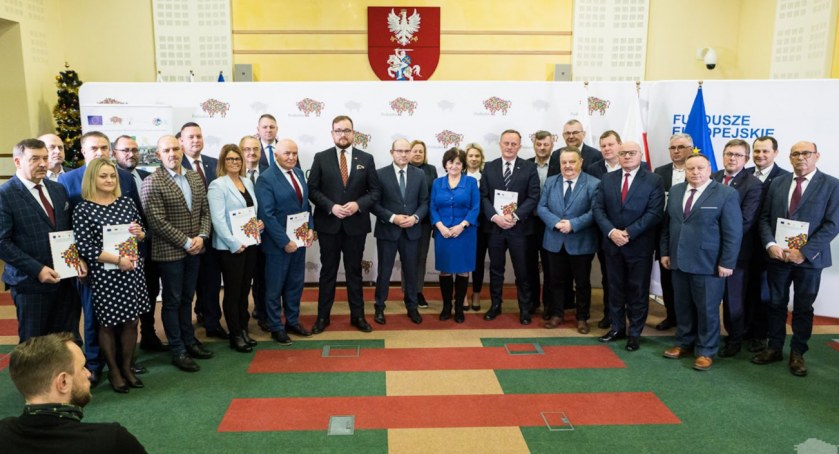 Pieniądze na lokalne drogi