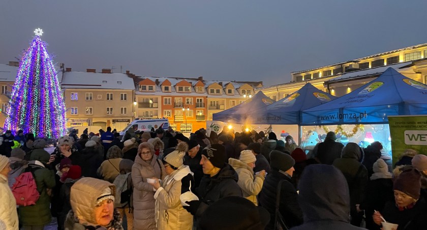 Wigilijne spotkanie łomżan na Starym Rynku [FOTO]