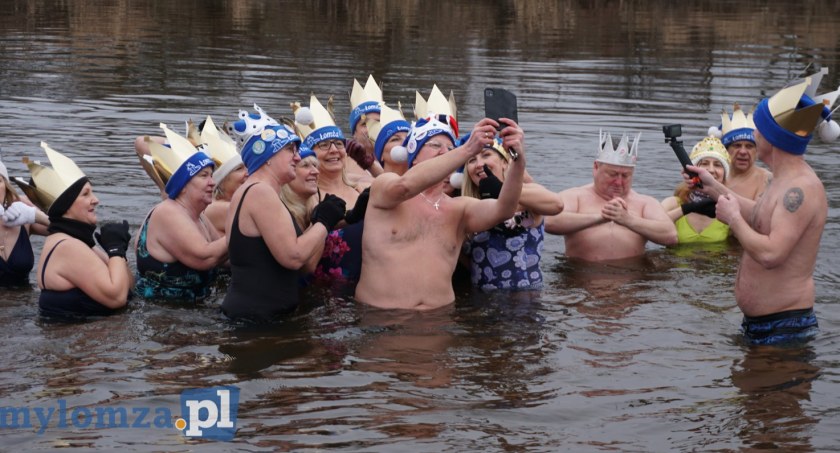 Łomża morsuje również w Święto Trzech Króli [FOTO]