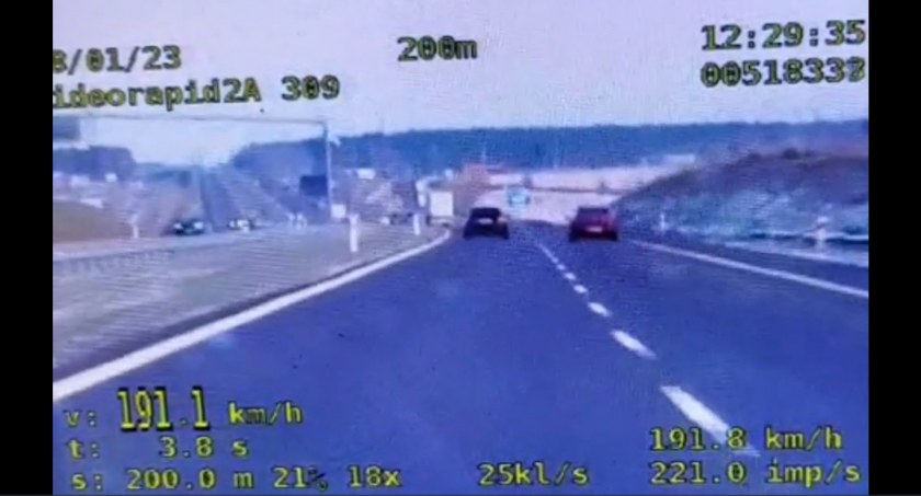Jechał ponad 190 km/h, bo spieszył się na spotkanie z nową dziewczyną