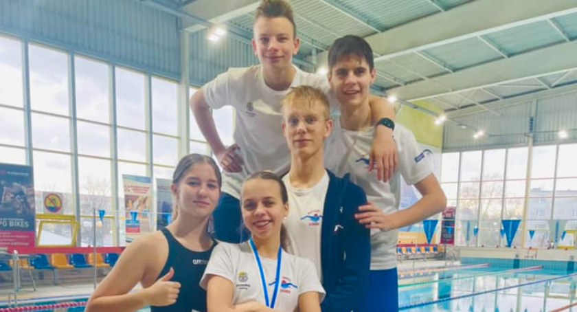 Pływacy z Łomży zdobyli 13 medali [FOTO]