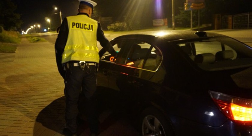 Ukrainiec jechał bez świateł i prawa jazdy. Był pijany