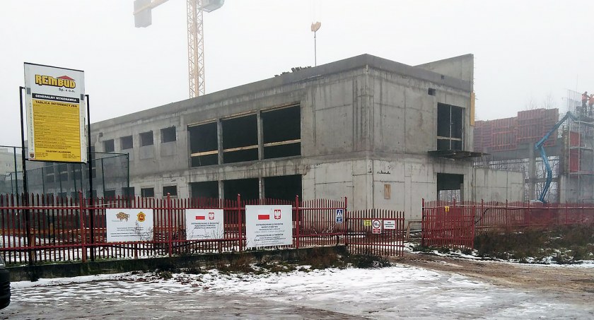 Decyzja radnych zagrożeniem dla budowy sali sportowej SP 5? Rodzice uczniów interweniują!