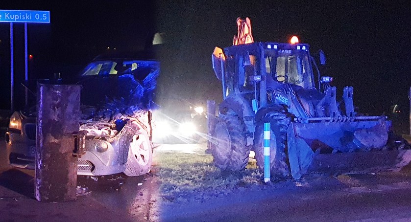 Wypadek na obwodnicy Kupisk. Kierowca koparko-ładowarki był pijany