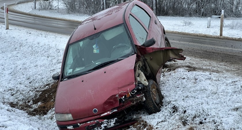 Kraksa na obwodnicy Kupisk. Uwaga na drogach [FOTO]