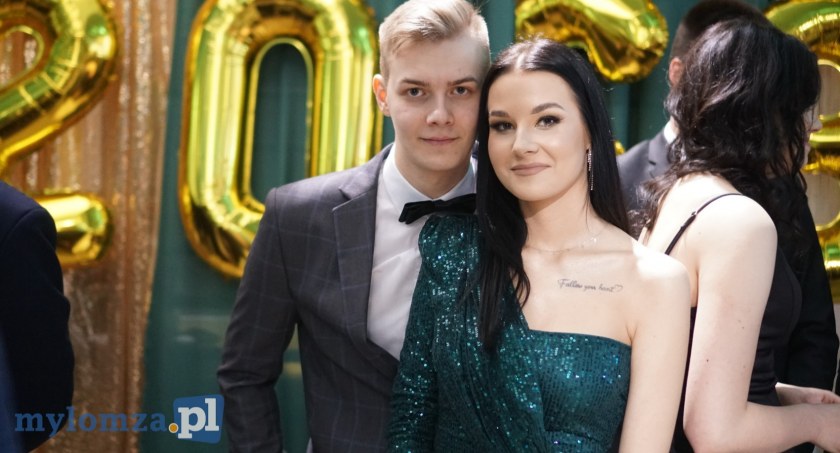 Studniówkowa zabawa w ZSWiO nr 7 w Łomży [FOTO i VIDEO]