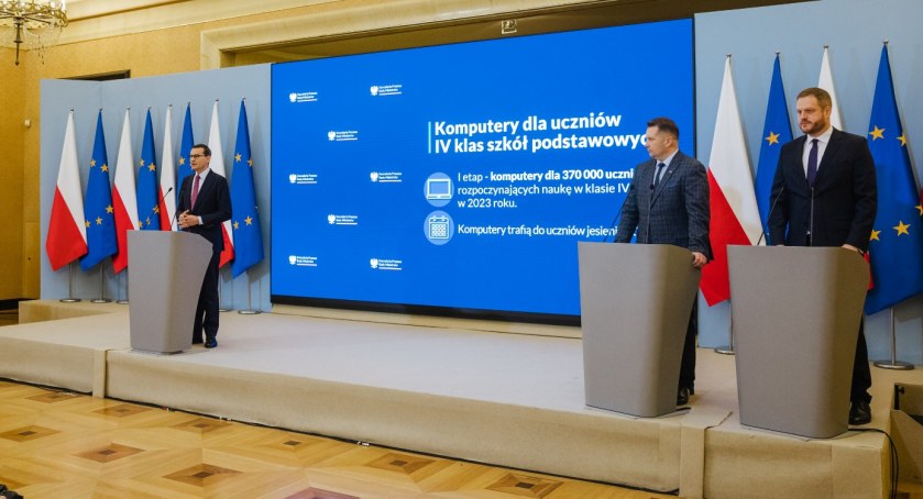 4-klasiści otrzymają laptopy. „Staramy się na wszystkie możliwe sposoby wyrównywać nierówności”