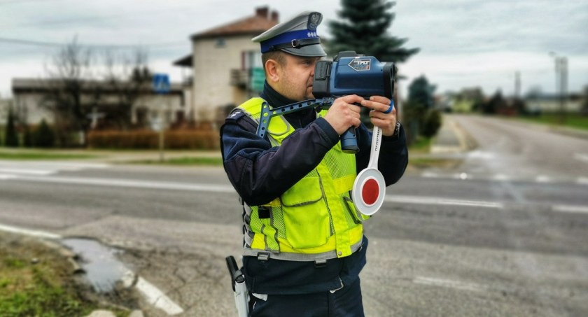 Policja pilnuje dziś bezpiecznego powrotu z ferii zimowych