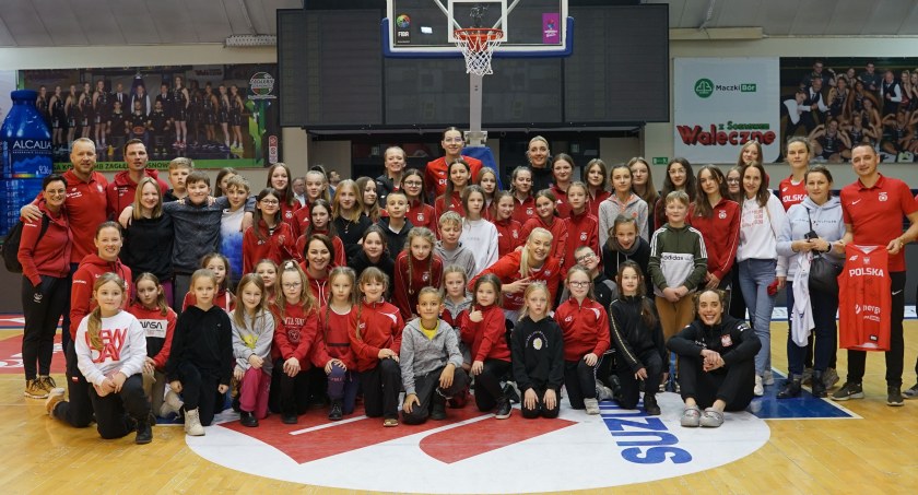 Koszykarki z SP 4 na meczu Polska-Turcja [FOTO]