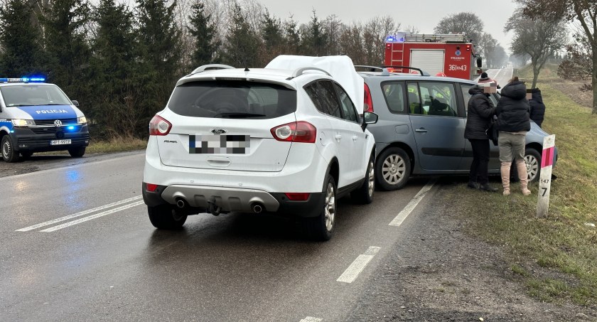 Zderzenie trzech osobówek na DK63 [FOTO]
