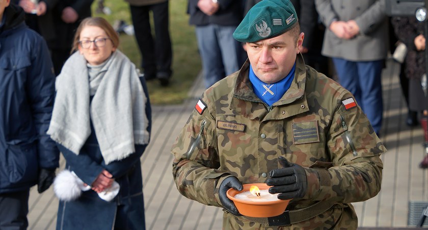 “Dziadek mój ucałował futrynę swojego rodzinnego domu”. Żywa pamięć o Sybirakach w Podgórzu [FOTO]