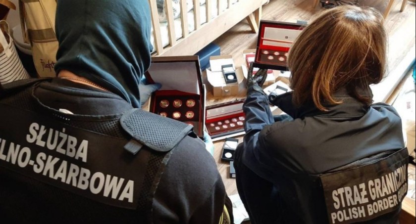 Duży przemyt papierosów. Funkcjonariusze KAS w grupie przestępczej! [FOTO, VIDEO]