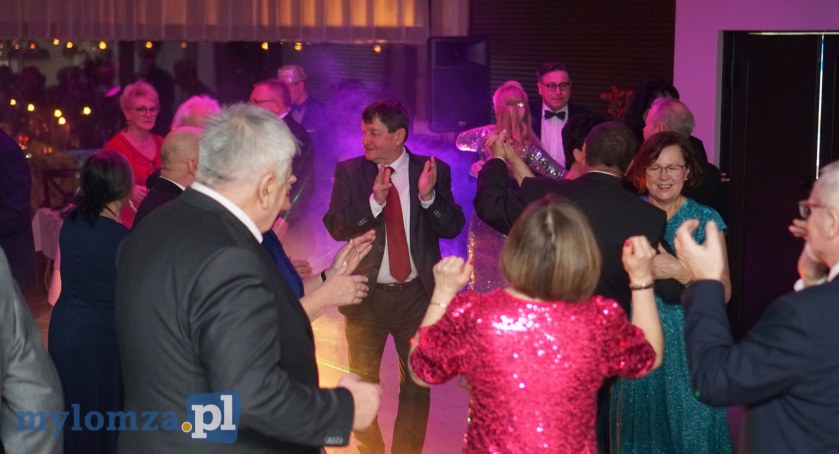 TPZŁ w Łomży tańczy, licytuje i bawi się na balu karnawałowym [FOTO]