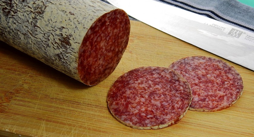 Salomonella w salami. Ryzyko zatrucia pokarmowego