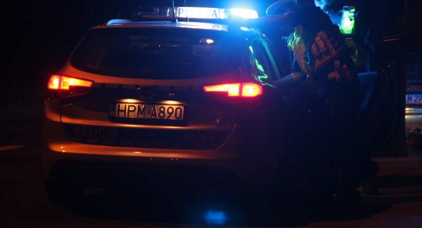 Pijany rowerzysta był tak zdenerwowany, że uderzył głową w radiowóz
