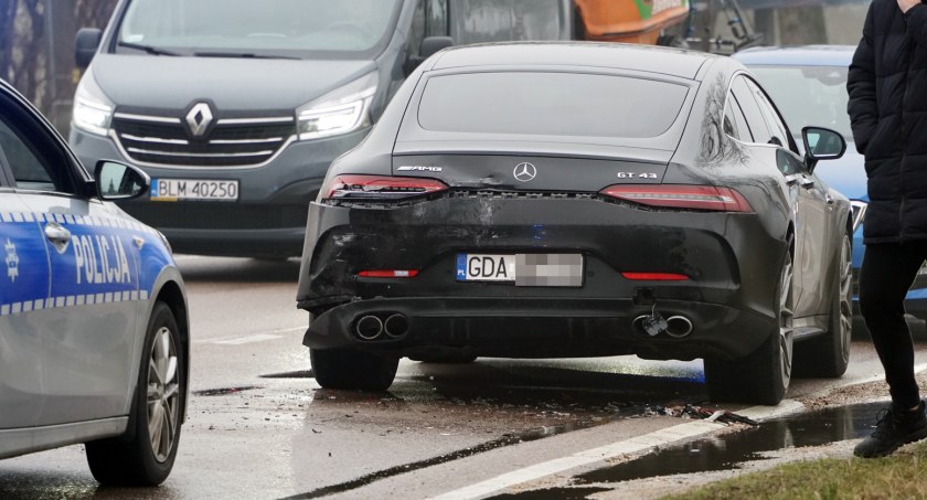 Zderzenie trzech aut przy wjeździe do Łomży [FOTO]