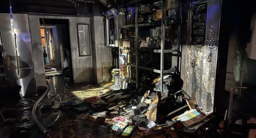 Tragiczny pożar domu. Nie żyją cztery osoby, w tym troje dzieci [FOTO]