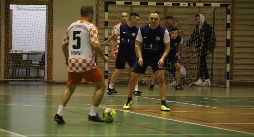 Ostatnia kolejka tegorocznej edycji Halowej Miejskiej Ligi Piłki Nożnej [FOTO]