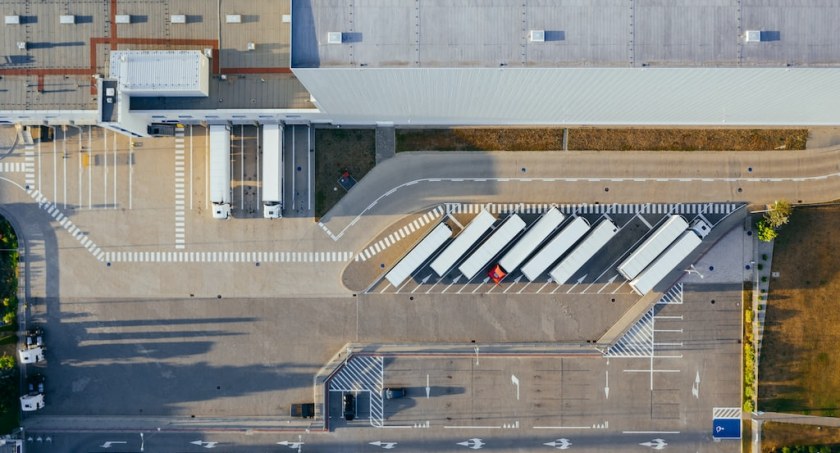 Dlaczego warto zainwestować w usługi hubu logistycznego?