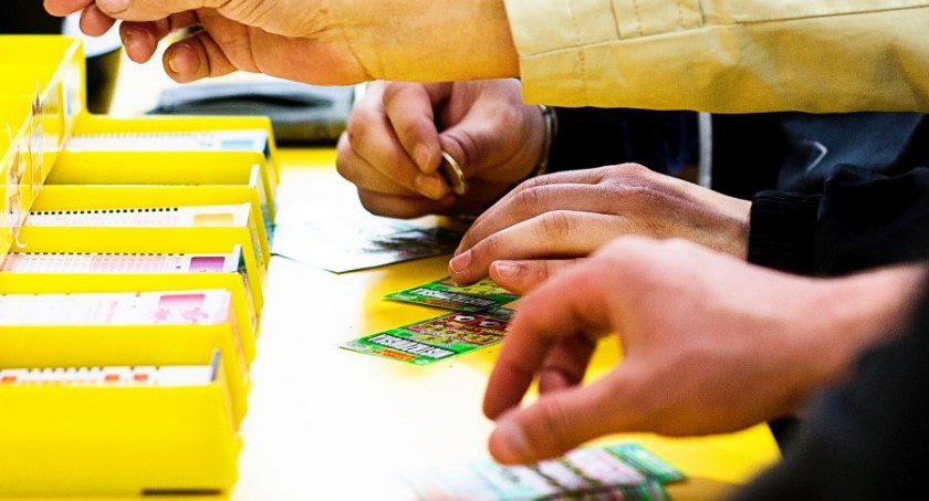 Szczęśliwiec z Kolna kupił zdrapkę i wygrał 200 tysięcy złotych