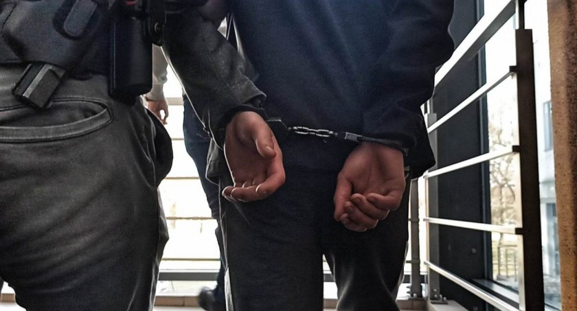 Znęcał się nad psem ze szczególnym okrucieństwem. Prokuratura domaga się aresztu