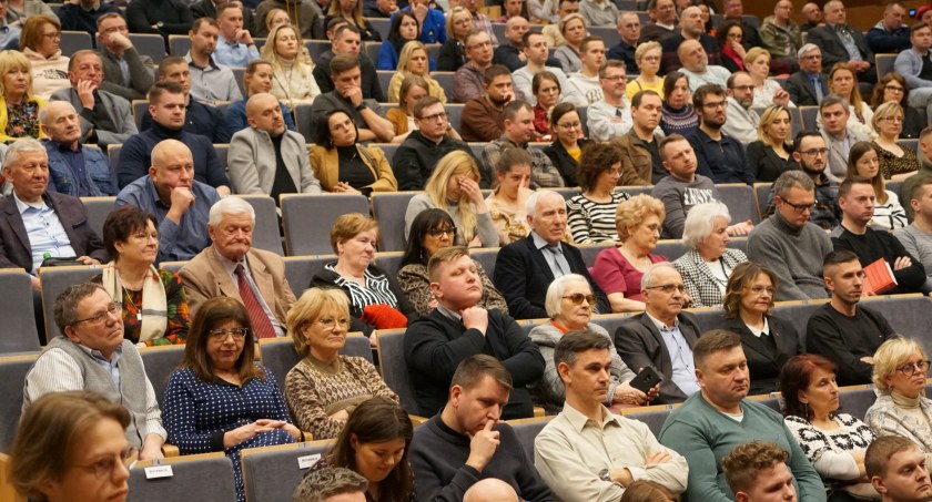Historia Realna w Łomży. Pełna sala na spotkaniu z Piotrem Zychowiczem i Jackiem Bartosiakiem [VIDEO i FOTO]