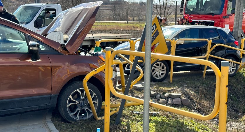 Wypadek w Piątnicy. Jedna osoba trafiła do szpitala [FOTO]