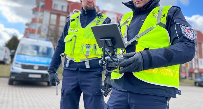 Policjanci latali dronem nad Łomżą