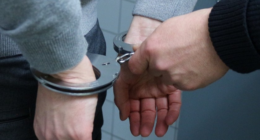 Poszukiwany mieszkaniec Łomży wpadł, bo zaczepiał ludzi na ulicy