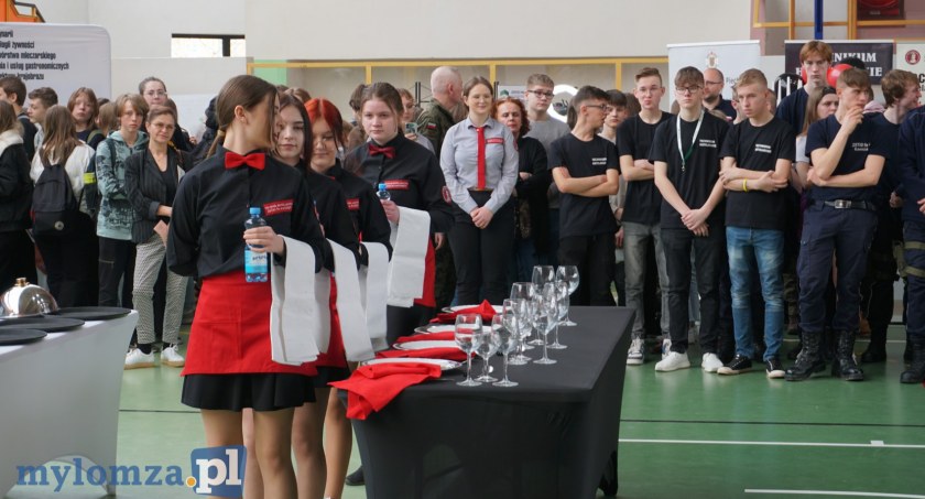 Łomża. Festyn Szkół Zawodowych w Hali Sportowej [VIDEO I FOTO]