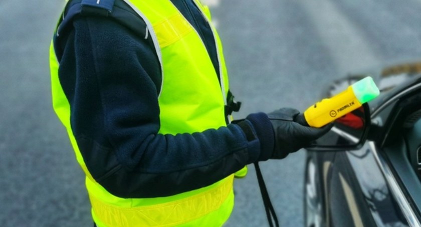 Łomża. Wsiadł za kierownicę mając 3 promile! Zatrzymali go dzielnicowi