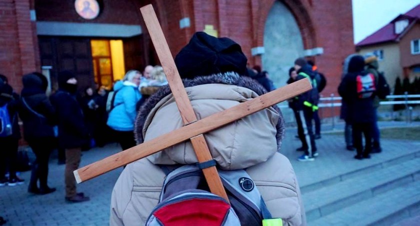 Wielkopostny rytuał, czyli Ekstremalna Droga Krzyżowa w Łomży 