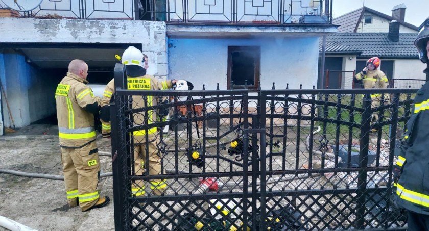 Pożar w Śniadowie. Strażacy ewakuowali matkę z dzieckiem