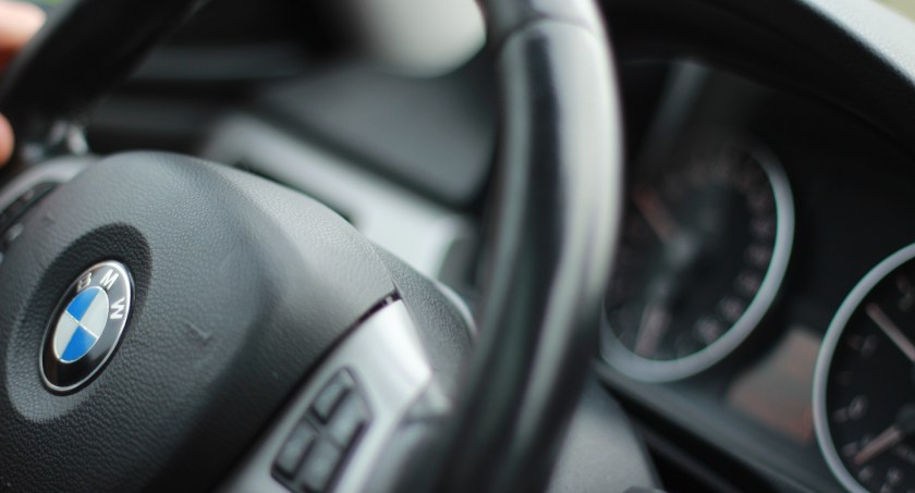 Policyjny pościg za kierowcą BMW. Mężczyzna jechał bez uprawnień