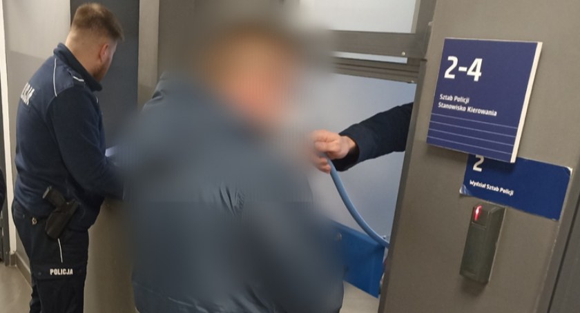 Pijany tata wiózł 2-letnią córeczkę samochodem! Mieszkaniec naszego powiatu jechał z nią po alkohol!