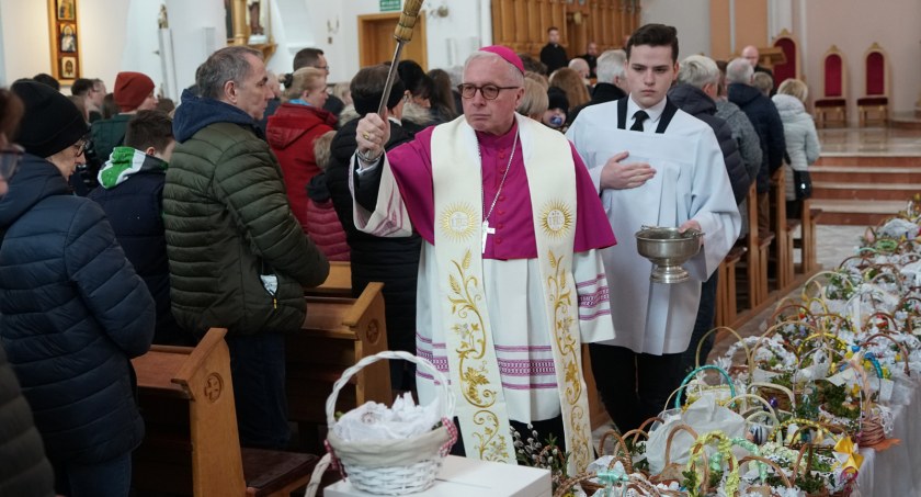 Wielka Sobota w Łomży i tradycjne święcenie pokarmów [FOTO]