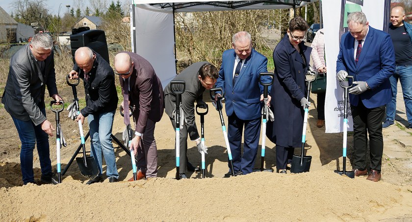 Łopaty poszły w ruch! Powstaje mała obwodnica Jedwabnego [VIDEO i FOTO]