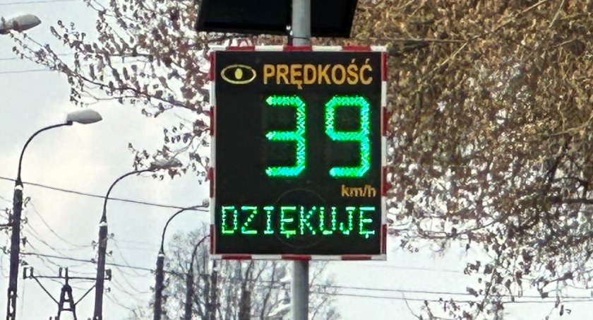 Łomża. Nowe radary mierzą i wyświetlają prędkość. Sprawdź, gdzie je znajdziesz