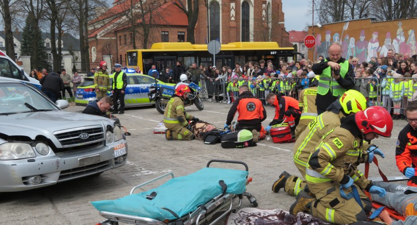 Symulacja wypadku w Łomży. Pogotowie świętuje 30-lecie [VIDEO I FOTO]
