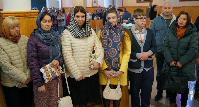 Boska liturgia z poświeceniem pokarmów dla mieszkańców Łomży i uchodźców z Ukrainy [FOTO]