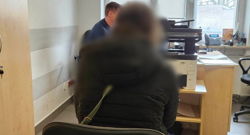 Nastoletni złodzieje w Łomży. Łupem padły między innymi kosmetyki