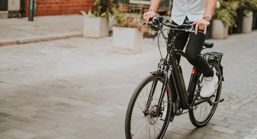 E-rower i hulajnoga elektryczna – pojazdy przyszłości