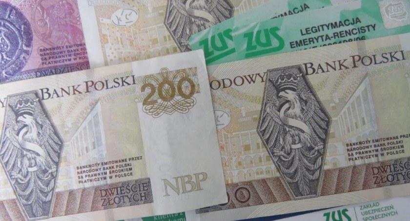 Przed majówką zakończy się wypłata trzynastek