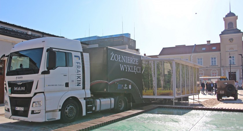 Mobilne Muzeum Żołnierzy Wyklętych w Łomży [FOTO]