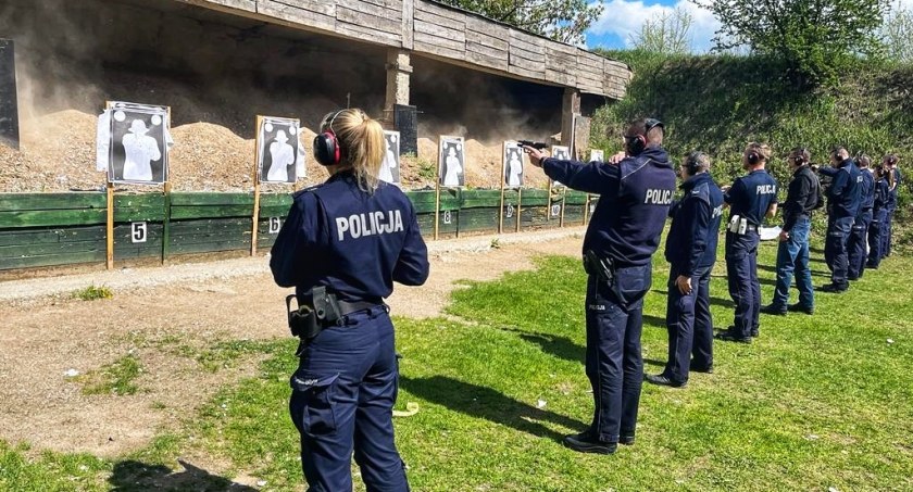 Szkolenie strzeleckie łomżyńskich policjantów 