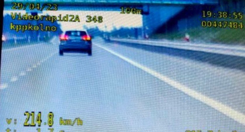 Pędził z prędkością 214 km/h. Wpadł na S61