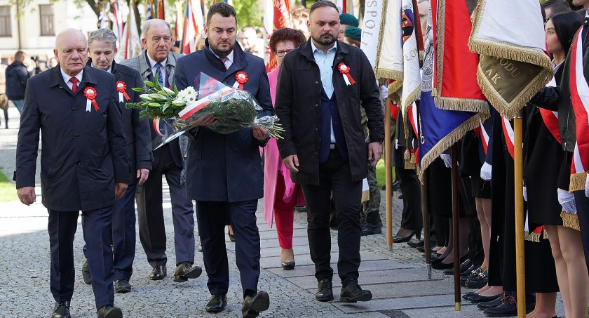 Apel Pamięci i kwiaty pod pomnikiem Żołnierzy 33 Pułku Piechoty [VIDEO i FOTO]