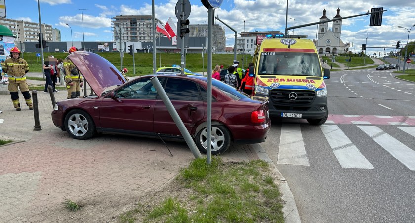 Wyglądało groźnie! Zderzenie dwóch aut na Rondzie Solidarności [FOTO]