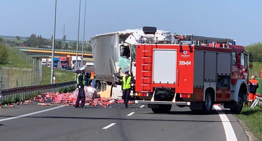 Wypadek ciężarówek na S8. Kompletnie pijanego kierowcę zabrał śmigłowiec LPR