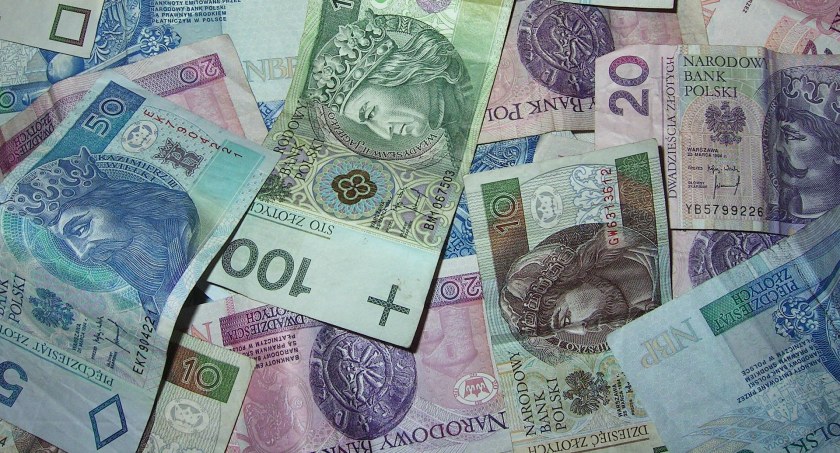 Podczas odwiedzin ukradła siostrze 10 tysięcy złotych 